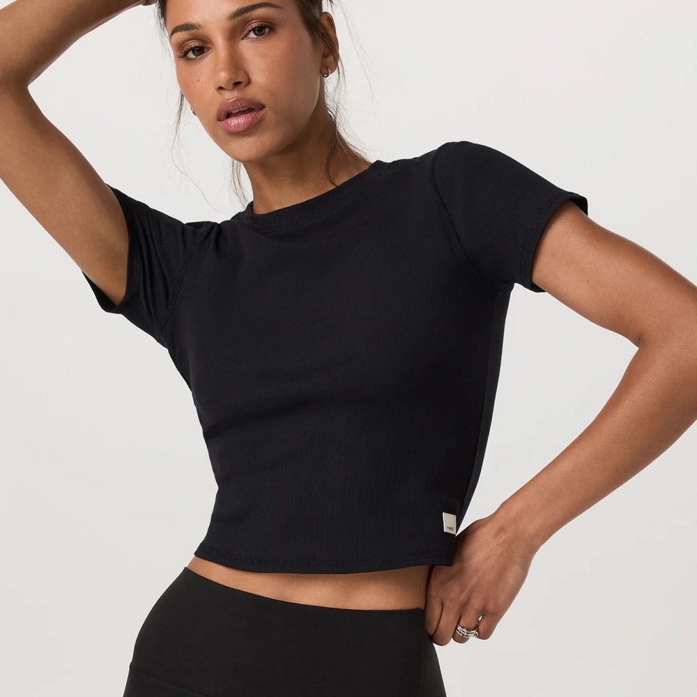 Vuori Pose Fitted T-Shirt